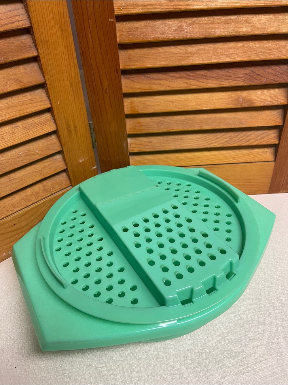 Vintage Tupperware Grater/Shredder in Jadeite Green